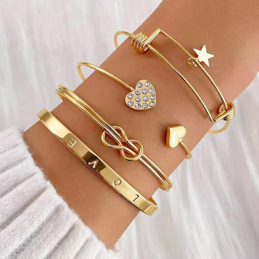 Juego de pulseras de 4 piezas modelo LOVE