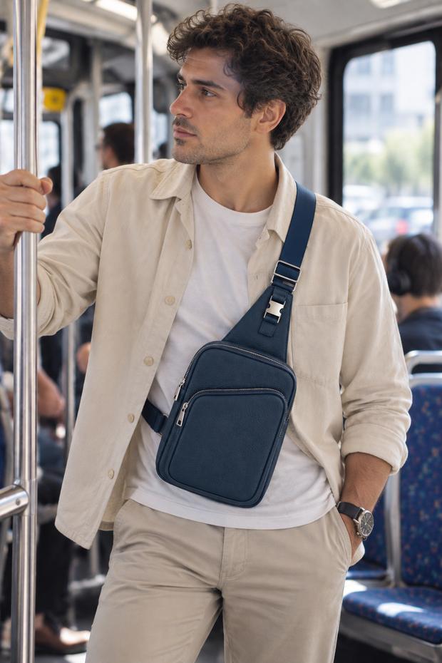 Modelo luciendo una bolsa de Yeyi's Art