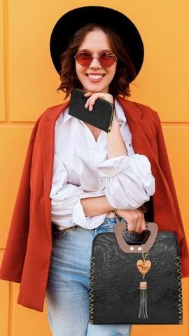 Modelo luciendo una bolsa de Yeyi's Art